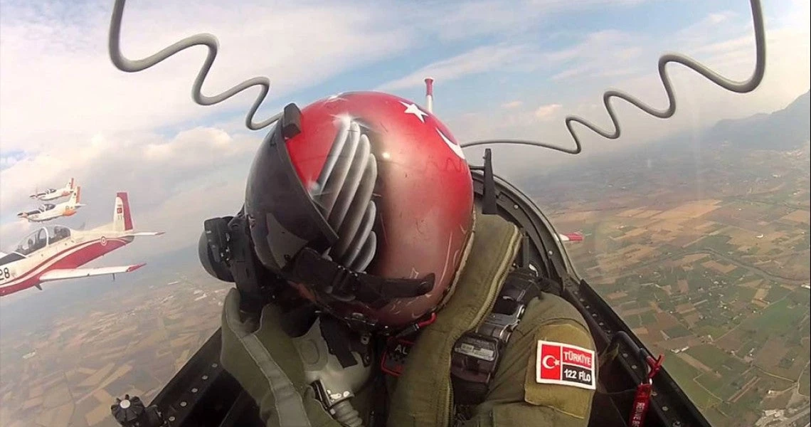 Συντριβή τουρκικού αεροσκάφους στη Σμύρνη – Νεκροί και οι δύο χειριστές – Περίεργο περιστατικό